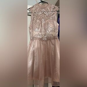 Elegant Sleeveless Embroidered Dress​